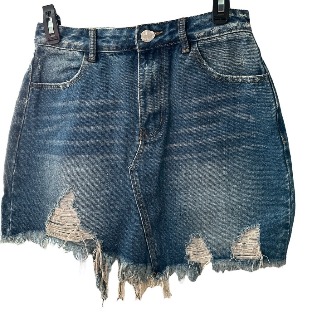 🦋ITEM DITTO denim distressed mini skirt fly zipper boho cowgirl TRENDY SZ M NWT